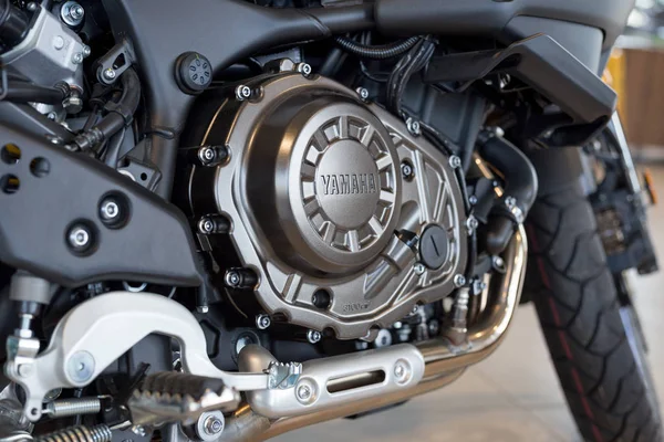 Rusya, Izhevsk - 23 Ağustos 2019: Yamaha motosiklet mağazası. Motocycle mağazasında yeni Xt1200 kırpılmış görüntü.