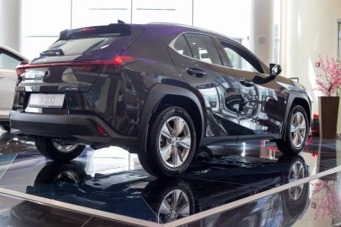 Rusya, Izhevsk - 21 Temmuz 2019: Lexus showroom'da yeni modern otomobil Ux 200. Ünlü dünya markası. Prestijli araçlar.