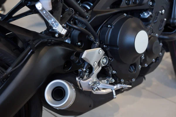 Rusya, Izhevsk - 23 Ağustos 2019: Yamaha motosiklet mağazası. Motocycle mağazasında yeni Mtm850 kırpılmış görüntü.