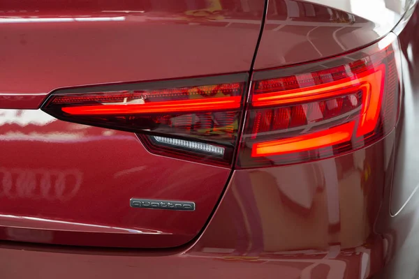 Росія, Іжевськ-11 вересня, 2019: Audi виставковий зал. Новий сучасний седан a4 Quattro з світлодіодним задні світло. Відомий світовий бренд. — стокове фото