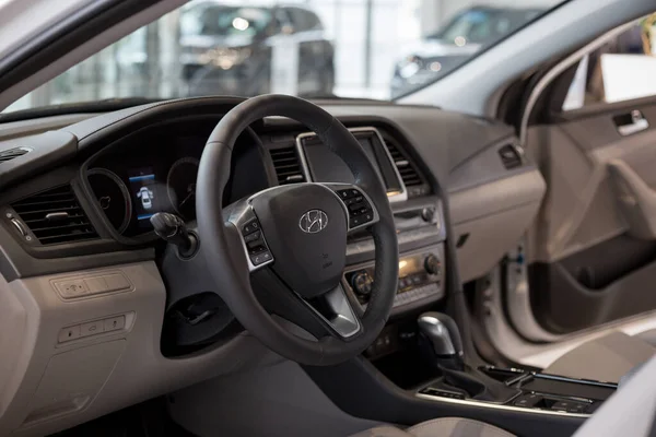 Russia, Izhevsk - October 10, 2019: Hyundai showroom. Interior of new modern Sonata with automatic transmission — Stock Photo, Image