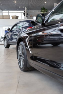 Rusya, İzhevsk - 10 Ekim 2019 Hyundai Showroom. Yeni modern arabalar galeride..