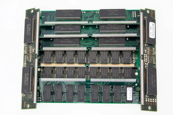 ロシア Izhevsk 2017年2月27日 8台のコンピュータSimmメモリモジュールのグループ 古い技術だ 白い背景に隔離された — ストック写真