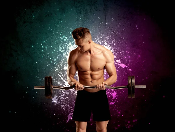 매력적 인 근육을 가진 남자 의체중을 들어 올린다 — 스톡 사진