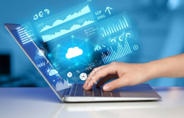 Raporlar ve grafikler kavramı yükleme ile dizüstü kullanarak ele