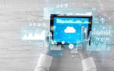 Tablet tutarak ve finantial rapor kavramı kontrol el