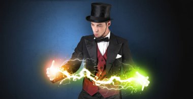 Sihirbaz enerji elleri arasında