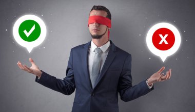 Blindfolded işadamı seçmek çalışıyor