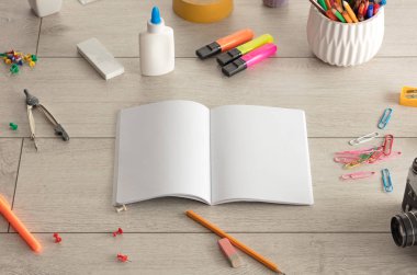 Defter ile office araçları katta