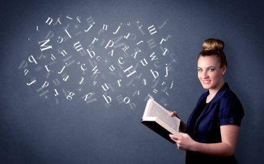 Genç Bayan kitap harfleri ile 