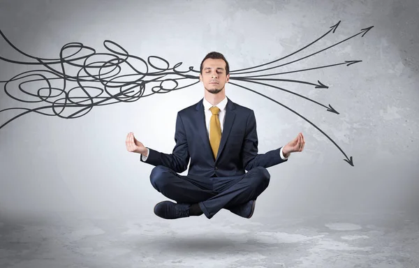 Doodle kavramı arındırıcı ile işadamı derin derin düşünür