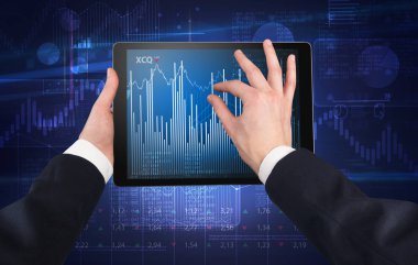 Tablet kullanma ve mali rapor kavramı kontrol el