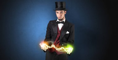 Sihirbaz enerji elleri arasında