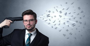 Yakışıklı adam silahla başına ateş