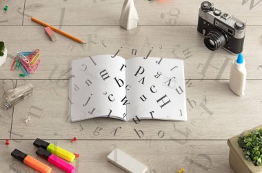 Açık defter bu harfleri ile