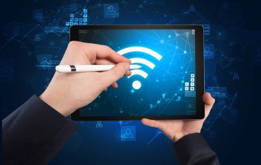 Tablet ile online kavramı kullanarak ele