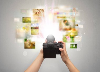El yaşam olayları digital fotoğraf makinesi ile yakalar.