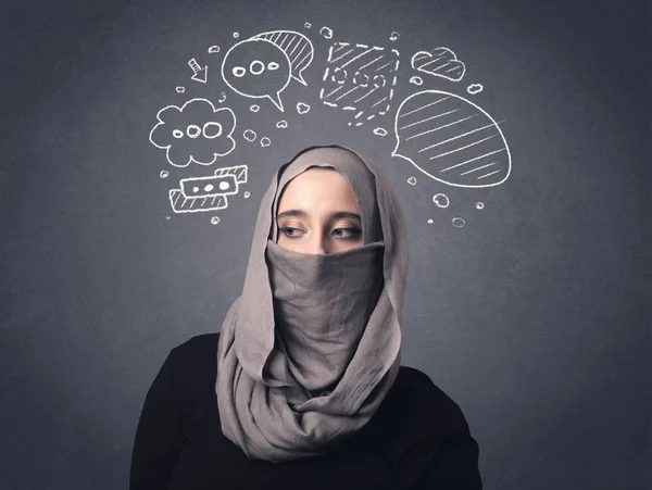 イスラム教徒の女性を niqab を身に着けて — ストック写真