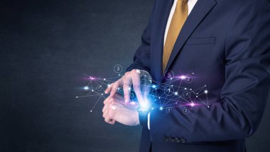 Smartwatch ağ kavramı ile.