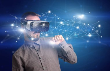 İşadamı ile sanal gerçeklik koruyucu gözlük