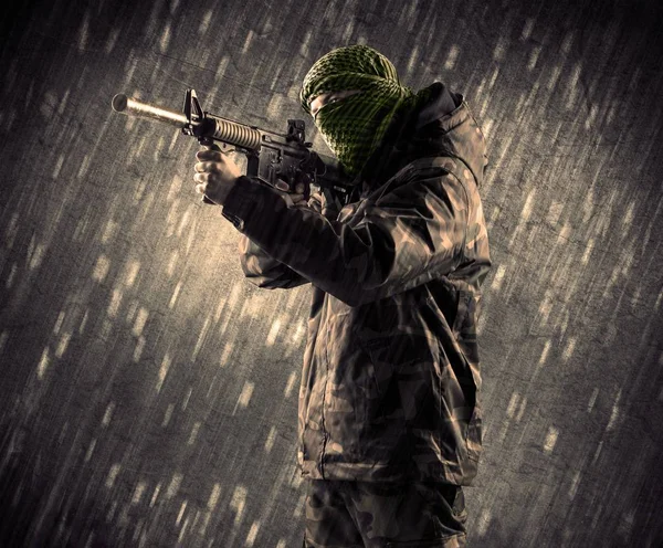 Armed terrorist man with mask on rainy background — Stock Photo, Image
