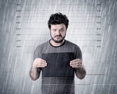 Gangster hapiste yakalandı