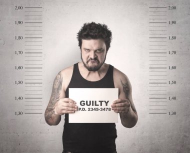 Gangster hapiste yakalandı