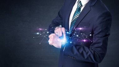 Smartwatch ağ kavramı ile.