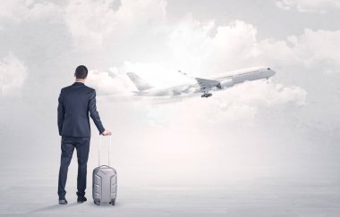 Uçak için yürüyüş Bagaj ile işadamı