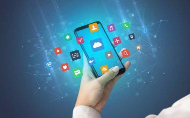 Smartphone uygulama simgeleri ile kullanarak ele 