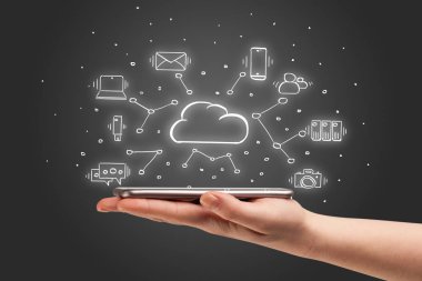 El telefon bulut teknoloji sistem konsepti ile çalışma