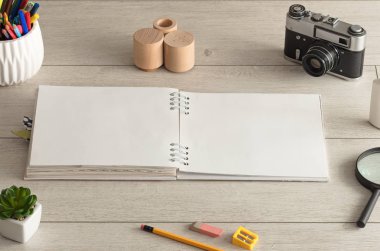 Defter ile office araçları katta