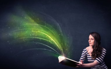 Genç Bayan dalga ile kitap