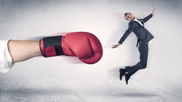 Empresário é demitido por uma enorme mão de boxe — Fotografia de Stock