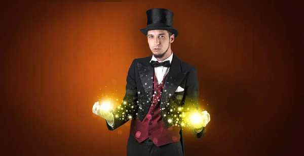 Illusionist supermacht zijn hand vasthouden — Stockfoto