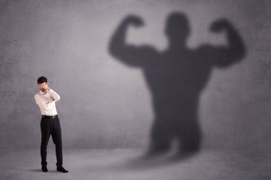 İş adamı kendi seyir güçlü gölge kavramı uygun