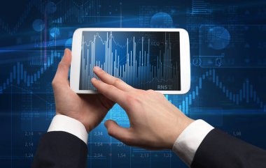 Tablet kullanma ve mali rapor kavramı kontrol el