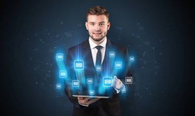 E-posta kavramı ile işadamı ve tablet