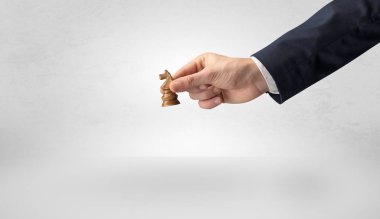 Büyük el satranç oyunu onun sonraki adım alarak