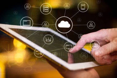 Tablet grafikler ve grafikleri ve raporları kavramı çalışan el
