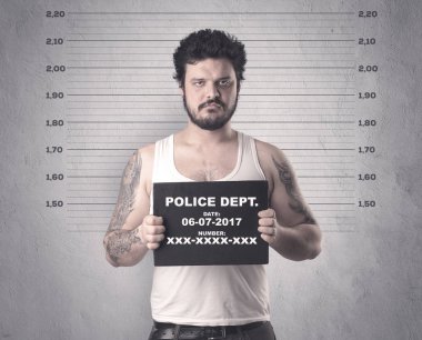 Gangster hapiste yakalandı