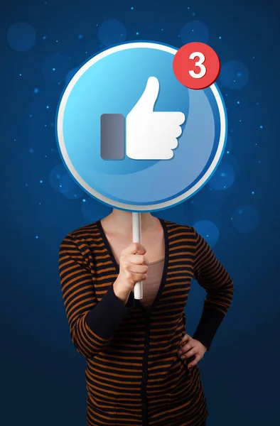 Kvinna med facebook skylt — Stockfoto
