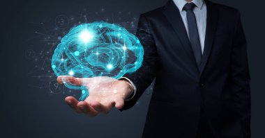 İnsan beyni elinde tutan adam