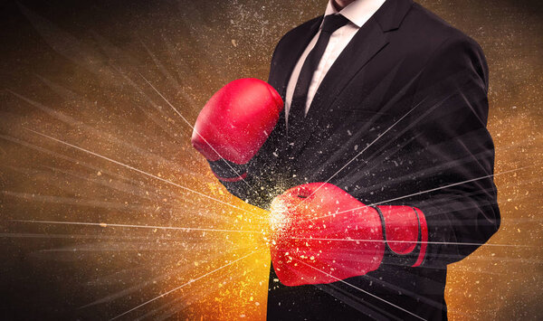 Сильный бокс для бизнесменов
