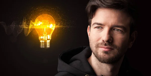 Retrato de un joven empresario sobre fondo oscuro —  Fotos de Stock