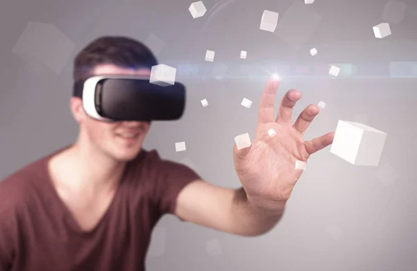 Man wearing virtual reality goggles — Stock Photo, Image