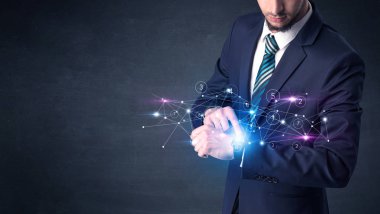 Smartwatch ağ kavramı ile.