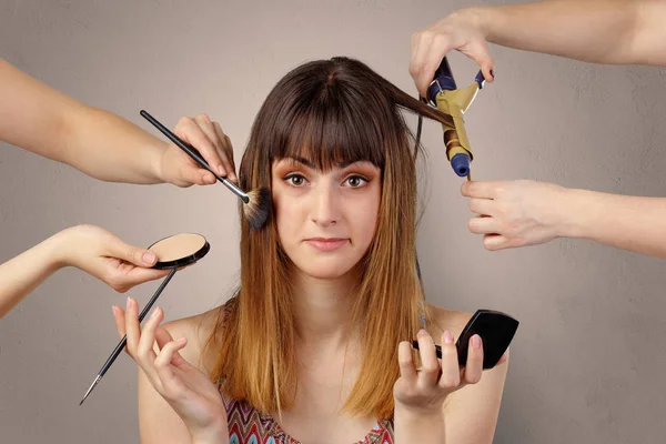 Portrait d'une jeune femme chez un cosmétique — Photo