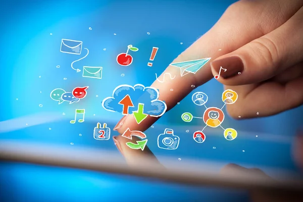 Tablet ile sosyal simgeler dokunmadan parmak