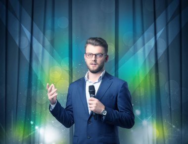 İşadamı holding mikrofon